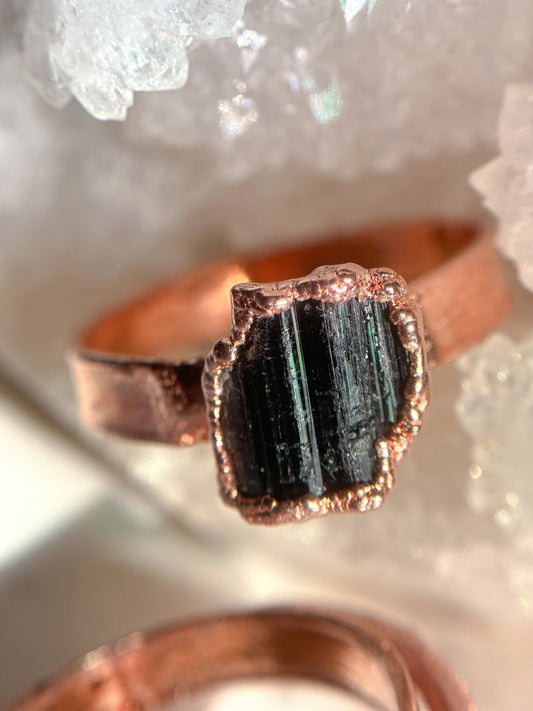 Raw Black Tourmaline Gemstone Copper Ring - Size 8