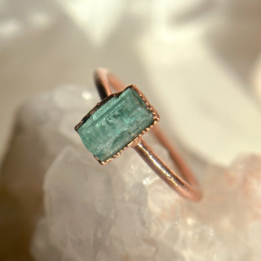 Raw Green Tourmaline Gemstone Copper Ring - Size 8.5